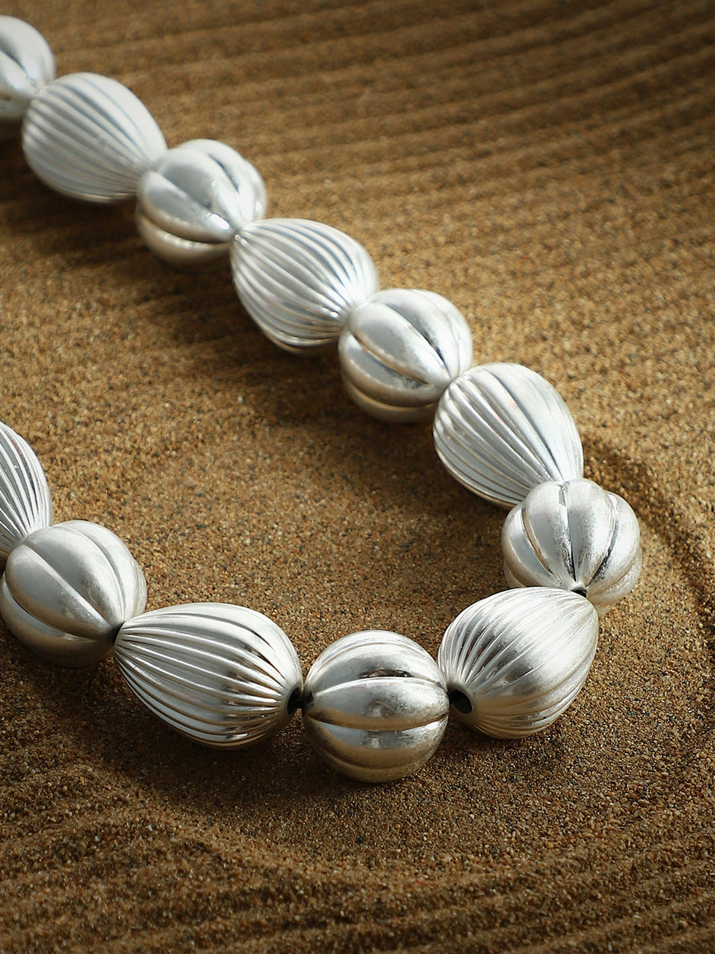 The Ribbed-Ovoid Collar Necklace - Metallic Silver