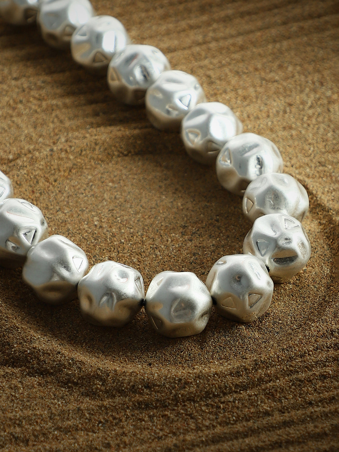 The Dented-Ball Collar Necklace - Metallic Silver