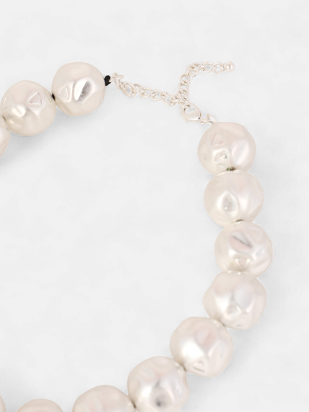 The Dented-Ball Collar Necklace - Metallic Silver