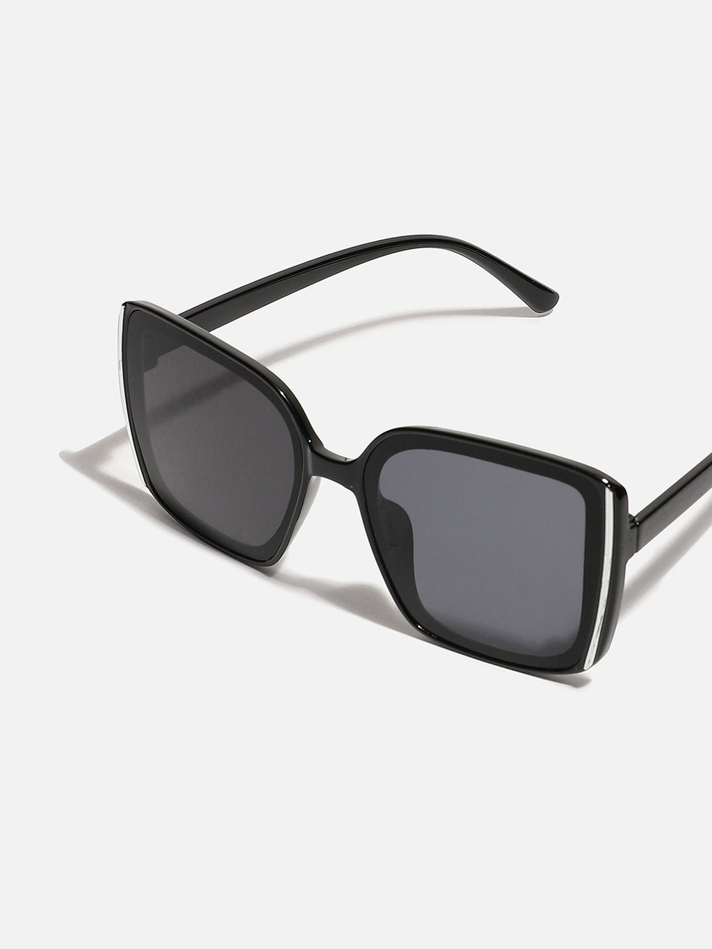 WOMEN TINTED LENS BLACK FRAME OVERSIZED SUNGLASS