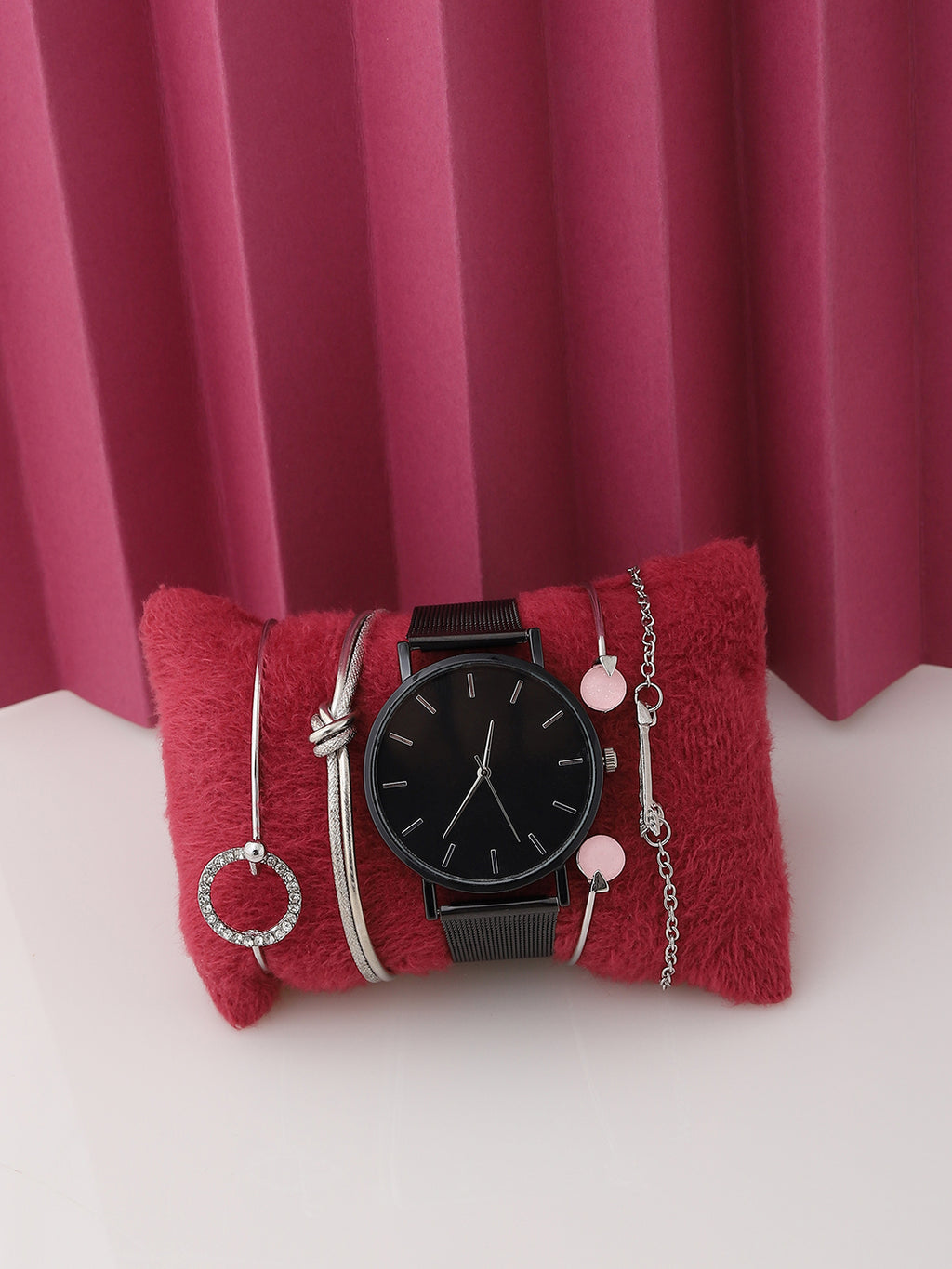 Black Analog Round Dial With Metal Mesh Strap Watch & Bracelets