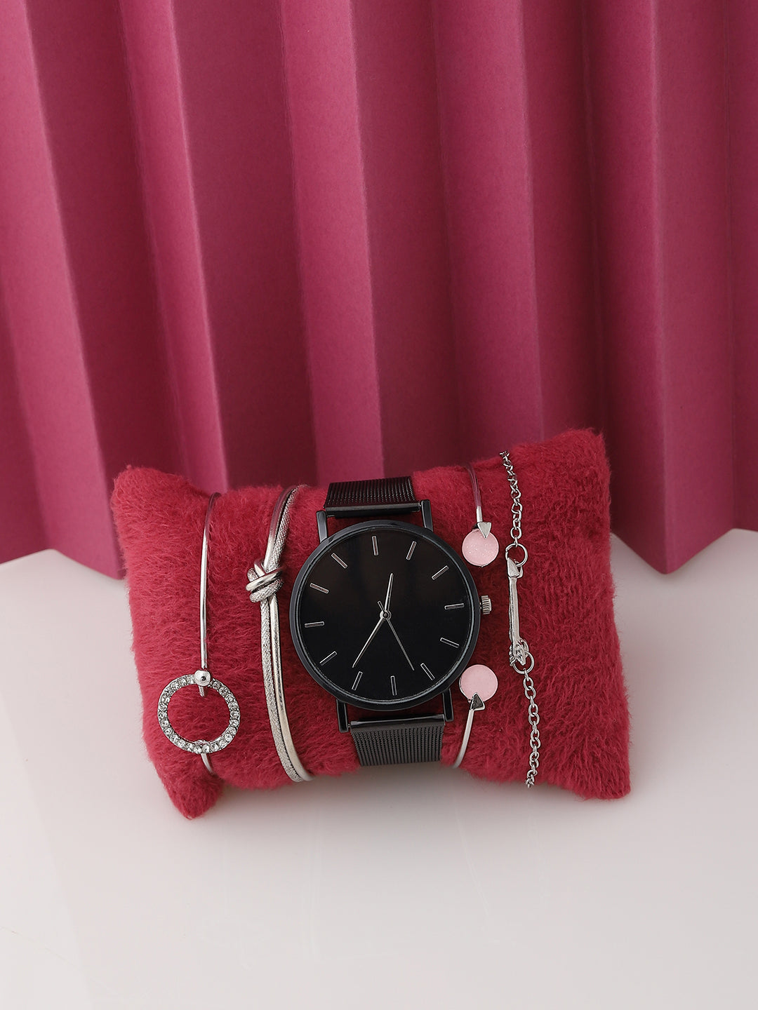 Black Analog Round Dial With Metal Mesh Strap Watch & Bracelets