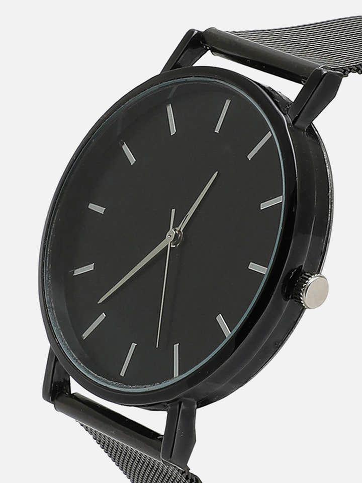 Black Analog Round Dial With Metal Mesh Strap Watch & Bracelets
