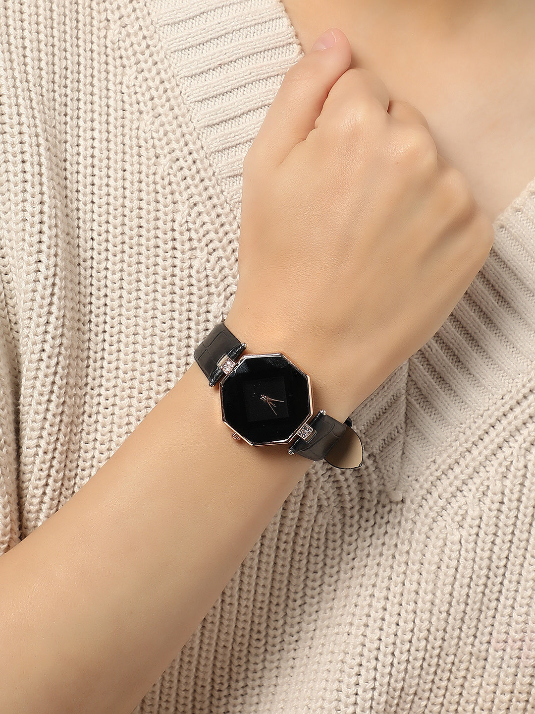 Black Analogue Watch