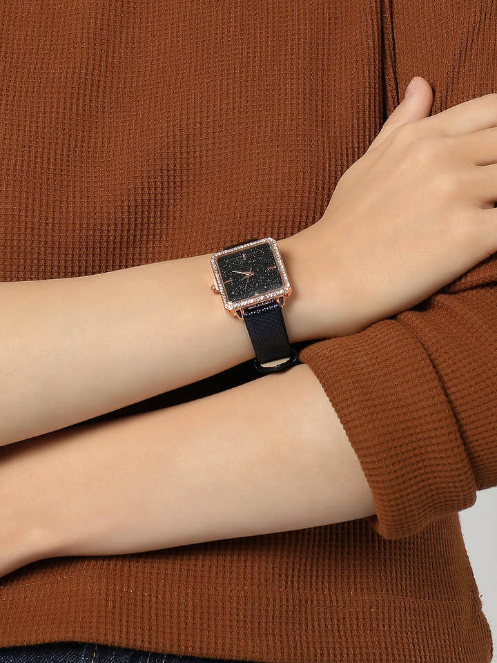 Black Analogue Watch