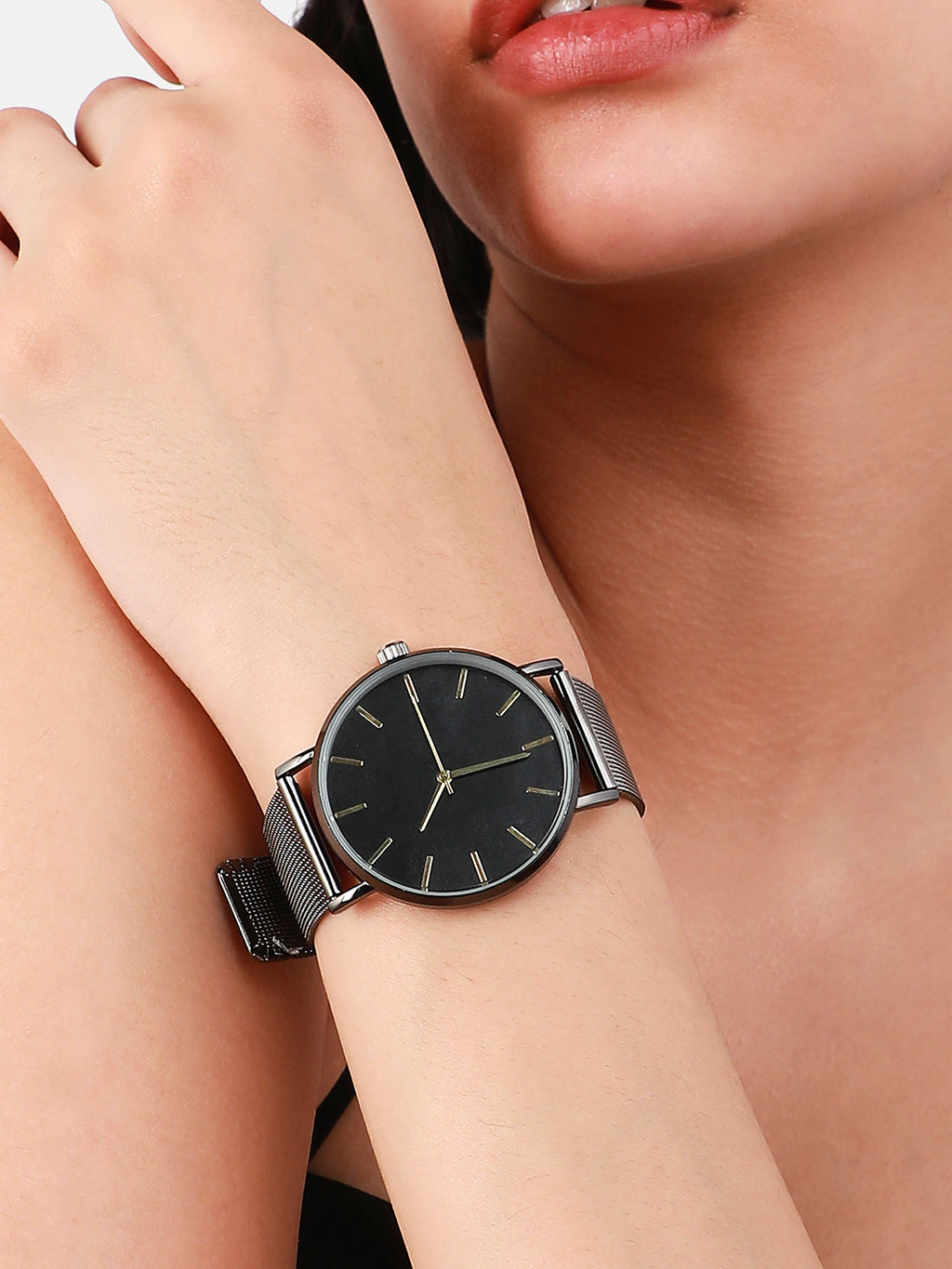 Round Black Analogue Watch