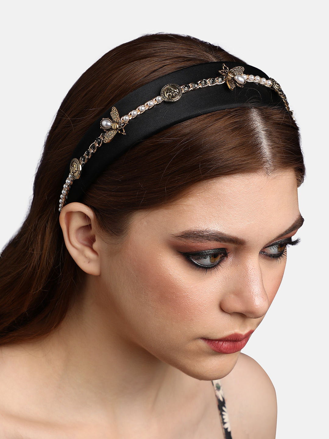 Fashionably Adorned: The Embellished Hairband Statement