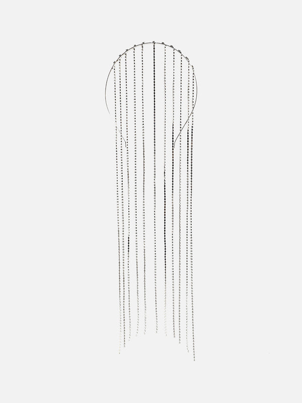 Regal Sparkle: Embracing Royalty With An Embellished Hairband