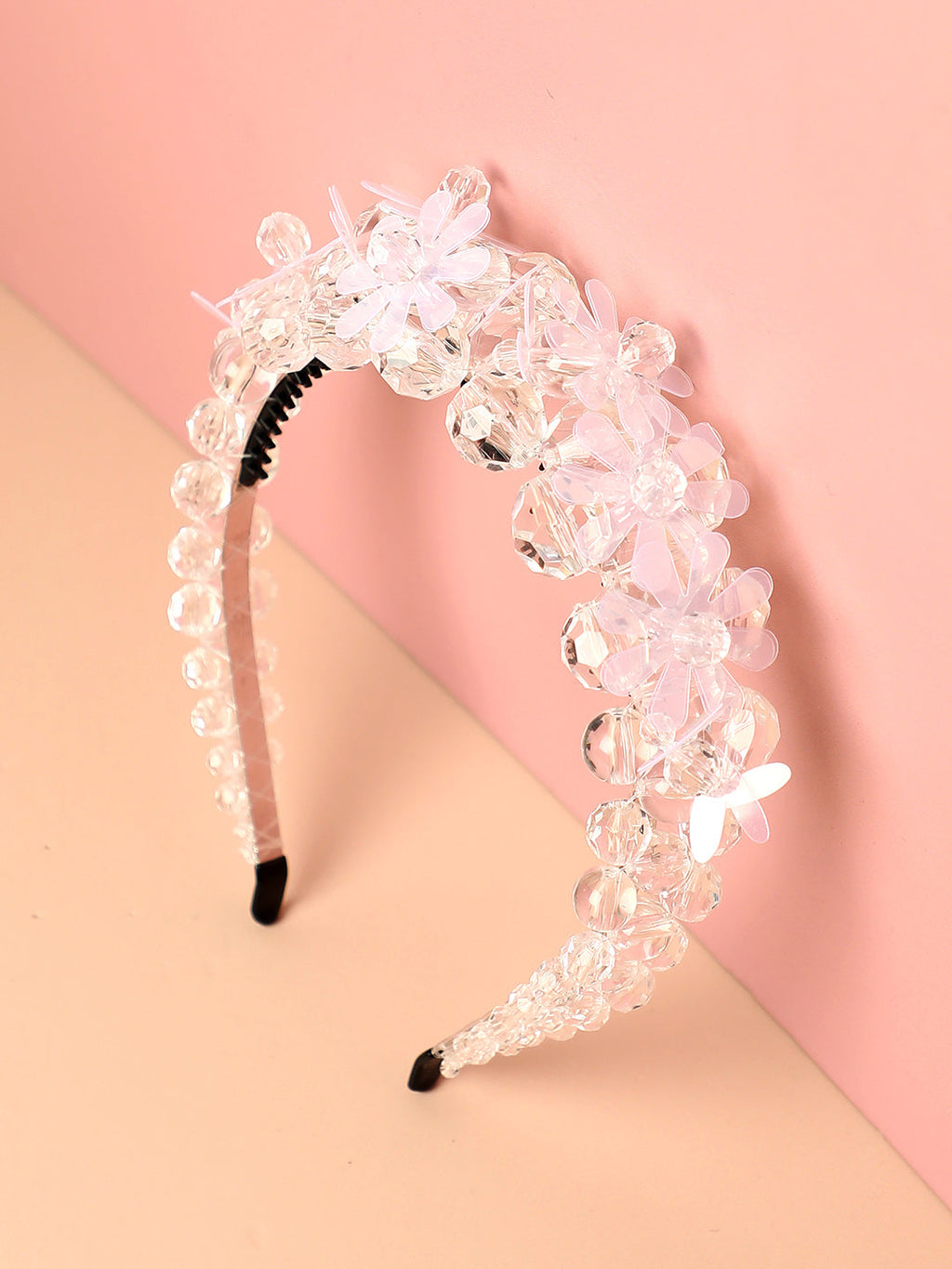 Ethereal Halo: The Mesmerizing Embellished Hairband