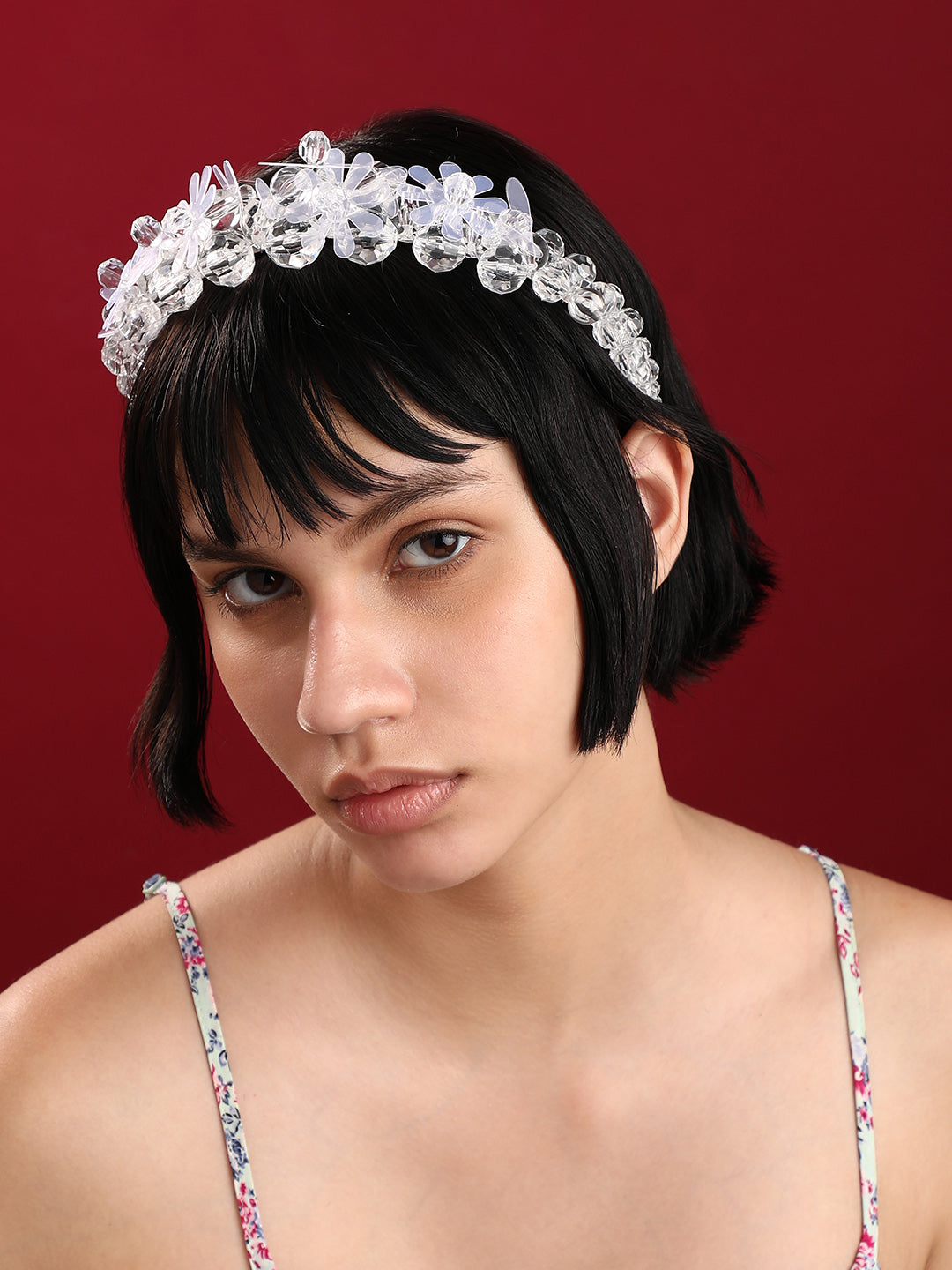 Ethereal Halo: The Mesmerizing Embellished Hairband