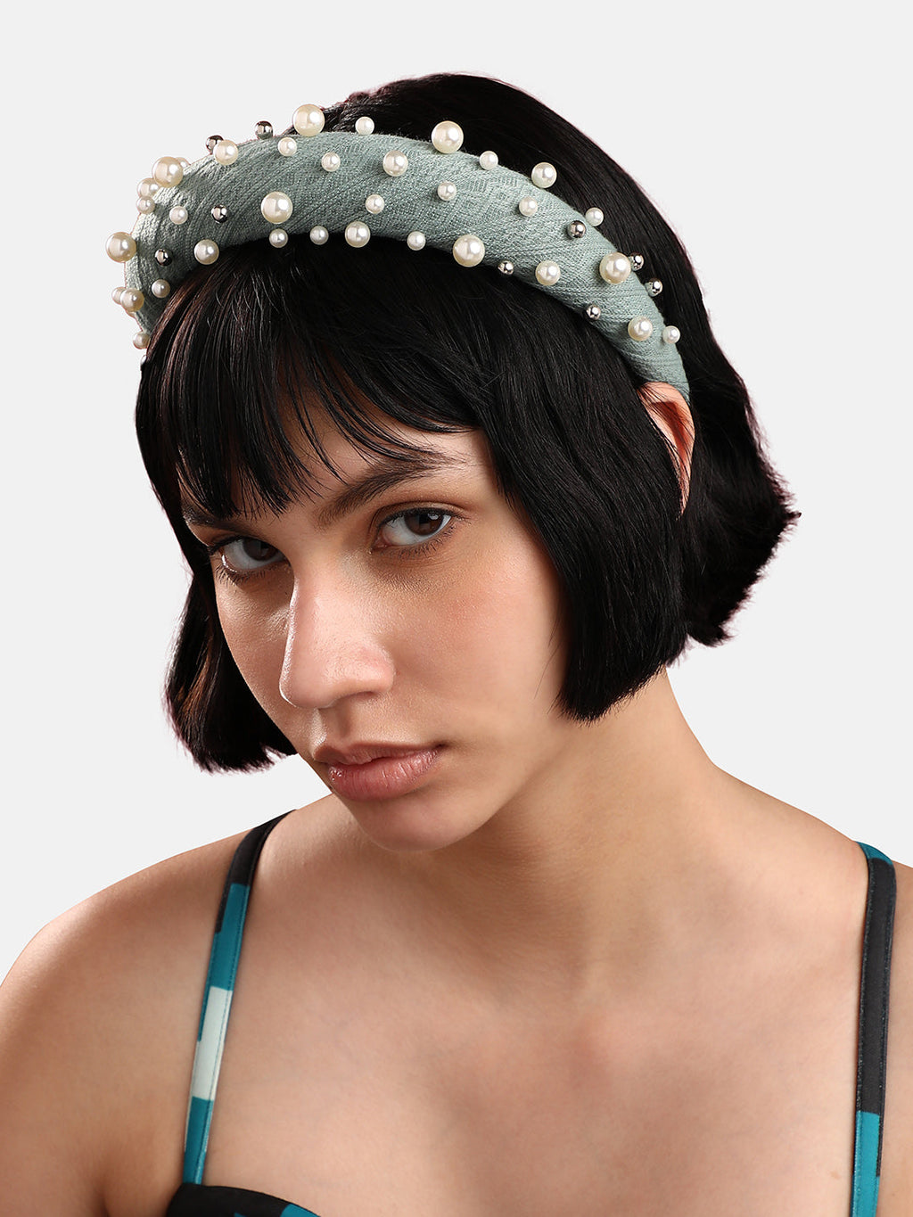 Jeweled Crown: The Embellished Hairband