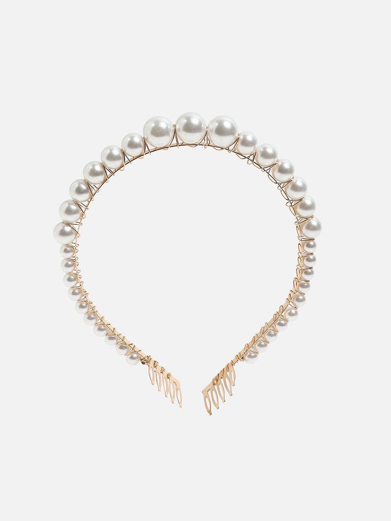Glimmering Finale: The Showstopping Embellished Hairband