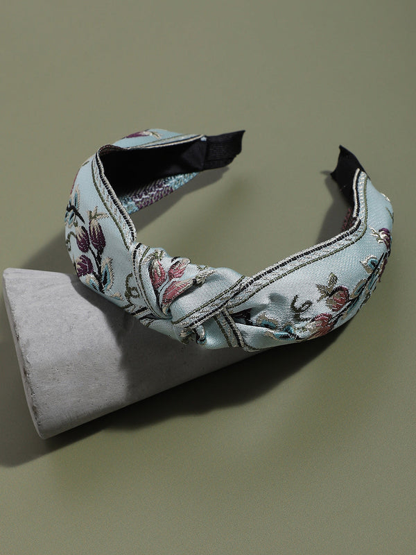 The Fabric Flair: A Stylish Twist To Your Hairstyle