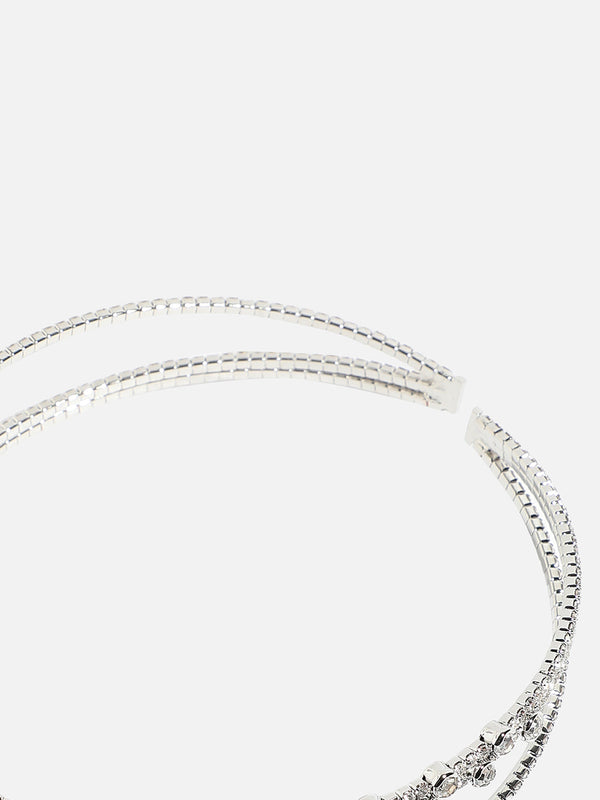 Regal Headpieces: The Glamour Of An Embellished Hairband