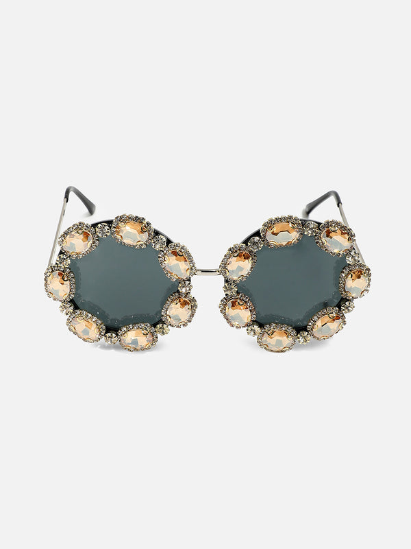 Radiant Frames: Glam Up Your Eyes