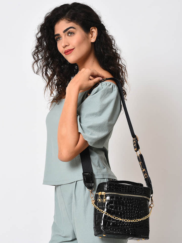 Sleek & Stylish Black Bucket Bag