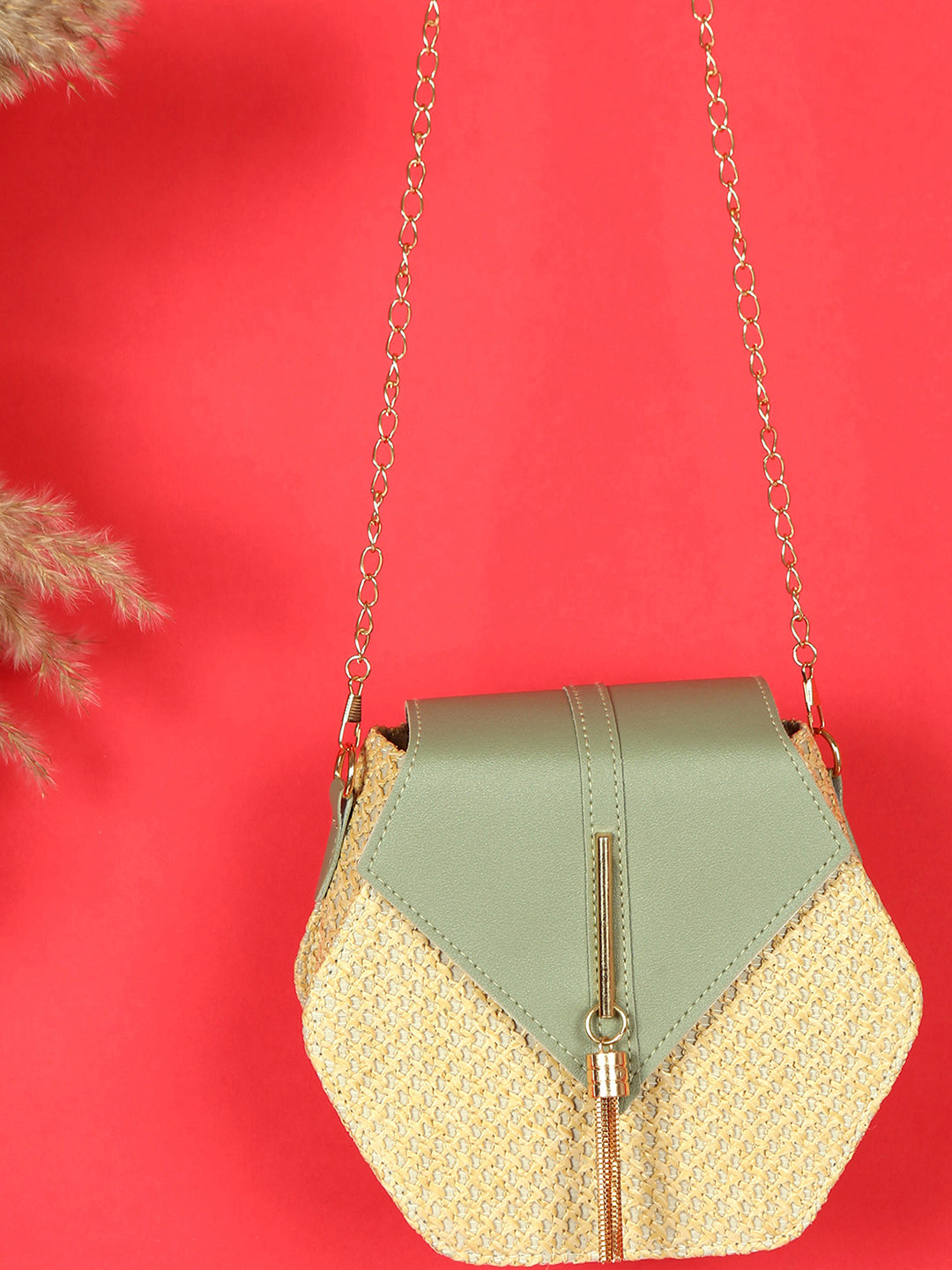 Structured Slinkg Bag With Bucket Hat & Sunglass