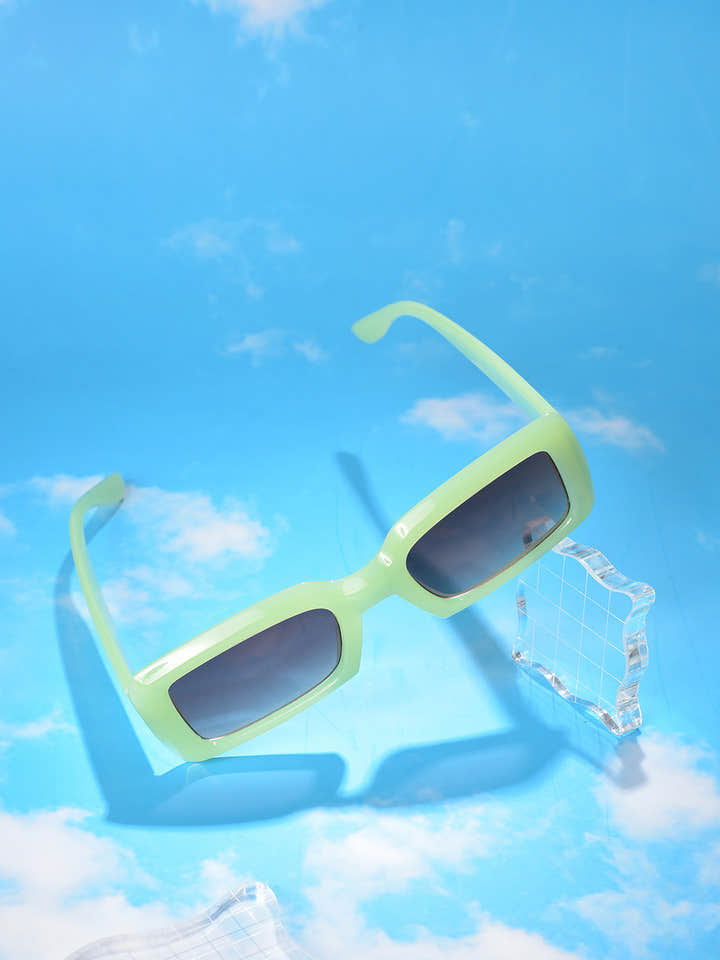 Structured Slinkg Bag With Bucket Hat & Sunglass
