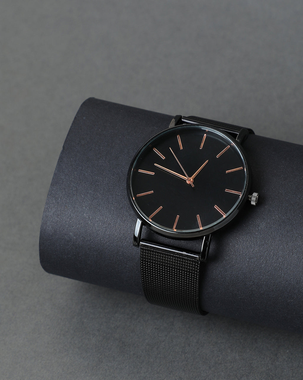 Sleek Black Analog Round Dial With Gold Hour Marker Black Metal Strap