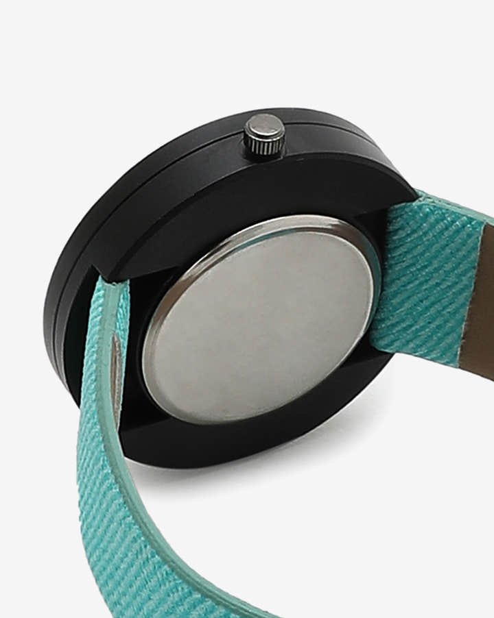 BLUE AND BLACK ANALOG ROUND DIAL WITH BLACK HOUR MARKER AND BLUE LEATHER STRAP