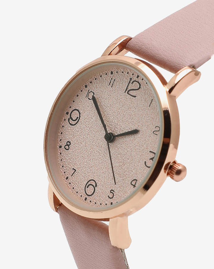 Dusky Pink Analog Round Dial With Black Hour Marker & Pink Leather Strap