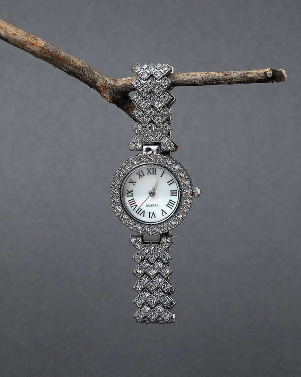 White Crystal Stones Analog Round Dial With Silver Crystal Stone Metal Strap