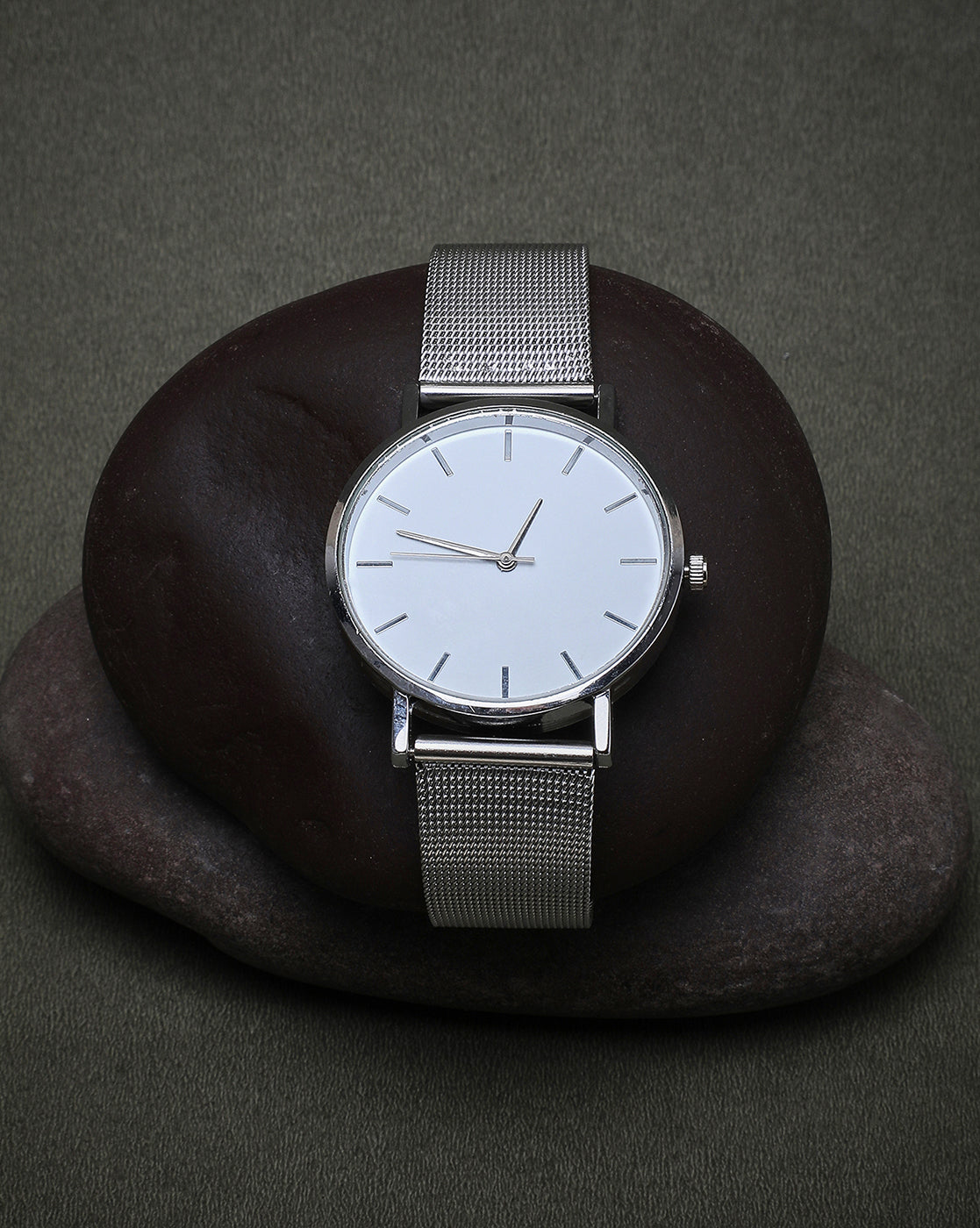 White Analog Round Dial With Silver Metal Mesh Strap