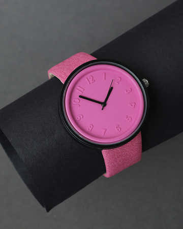 Pink & Black Analog Round Dial With Black Hour Marker & Pink Canvas Strap