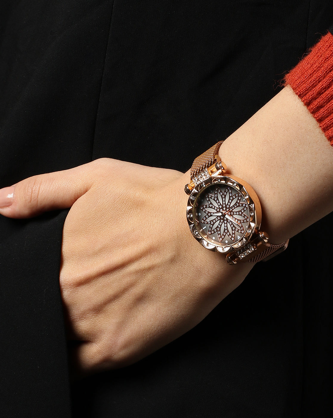 Black & Gold Crystal Stone Decorative Analog Round Dial With Gold Metal Mesh Strap