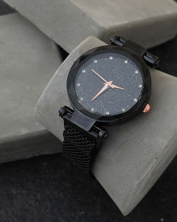 Black Analog Round Dial & Gold Hour Marker With Black Metal Mesh Strap