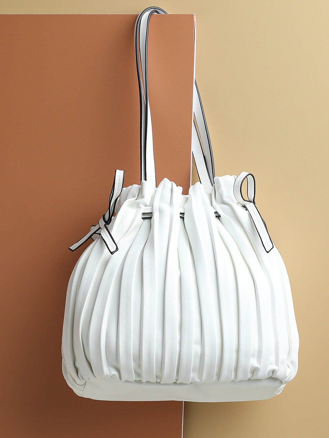 Tug-And-Go White Bucket Bag